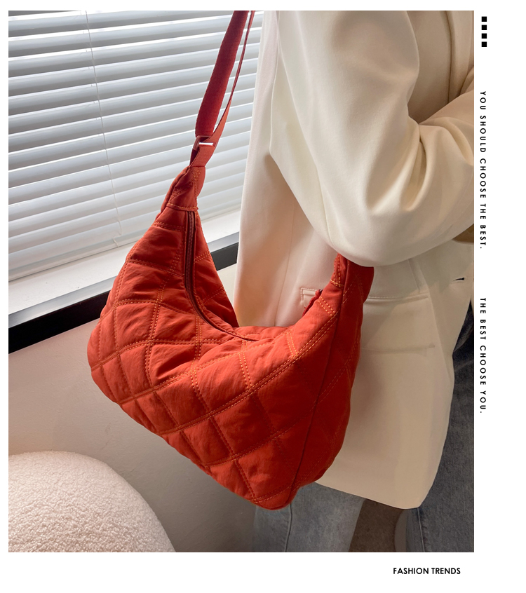Women's Nylon Cotton Solid Color Basic Dumpling Shape Zipper Crossbody Bag display picture 1