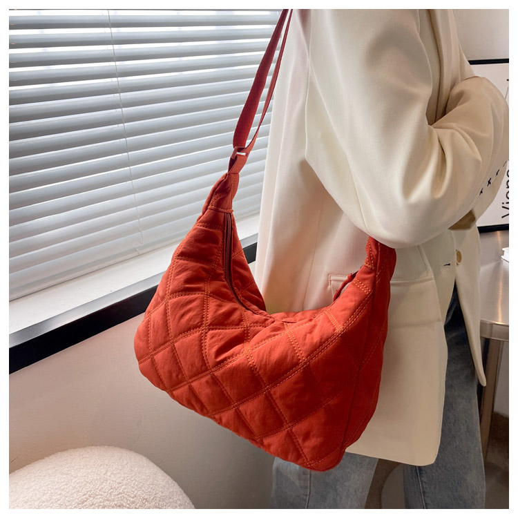 Women's Nylon Cotton Solid Color Basic Dumpling Shape Zipper Crossbody Bag display picture 5