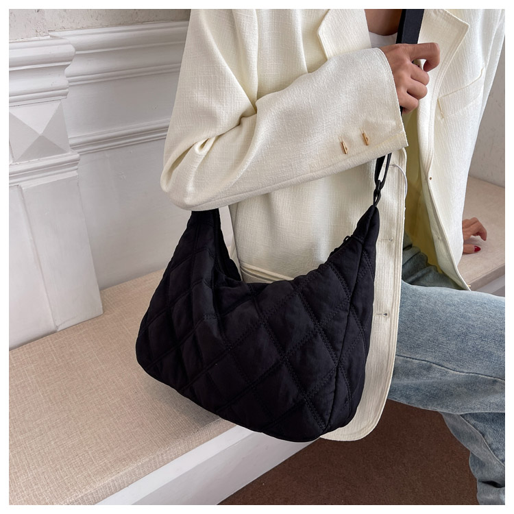Women's Nylon Cotton Solid Color Basic Dumpling Shape Zipper Crossbody Bag display picture 7