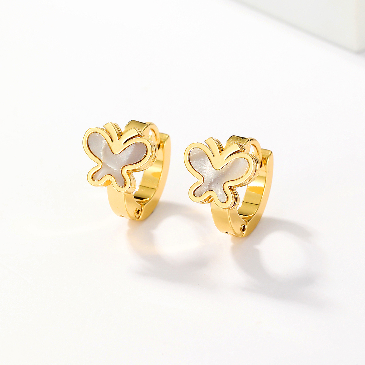 1 Pair Sweet Maple Leaf Heart Shape Butterfly Plating Inlay 201 Stainless Steel Shell 18K Gold Plated Hoop Earrings display picture 11