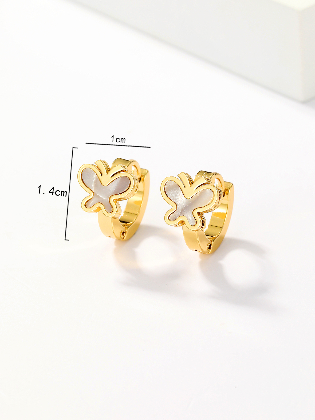 1 Pair Sweet Maple Leaf Heart Shape Butterfly Plating Inlay 201 Stainless Steel Shell 18K Gold Plated Hoop Earrings display picture 12