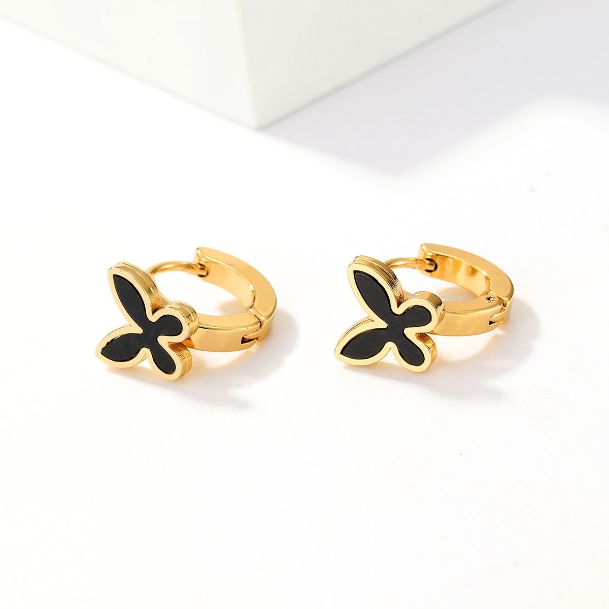 1 Pair Sweet Maple Leaf Heart Shape Butterfly Plating Inlay 201 Stainless Steel Shell 18K Gold Plated Hoop Earrings display picture 18