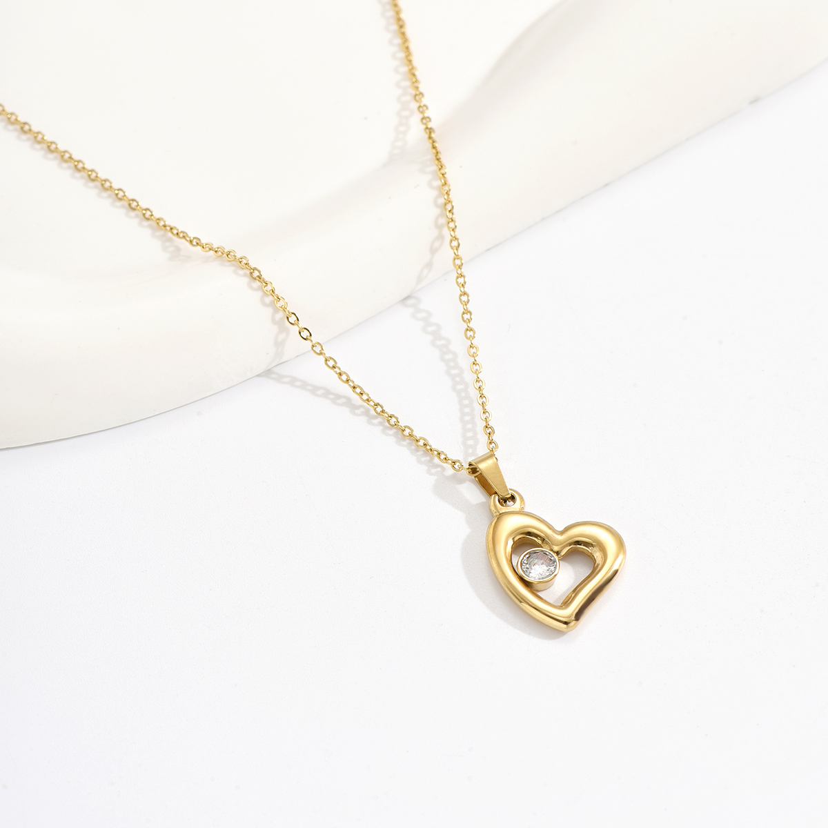 Wholesale Elegant Heart Shape Stainless Steel 14k Gold Plated Artificial Rhinestones Pendant Necklace display picture 2