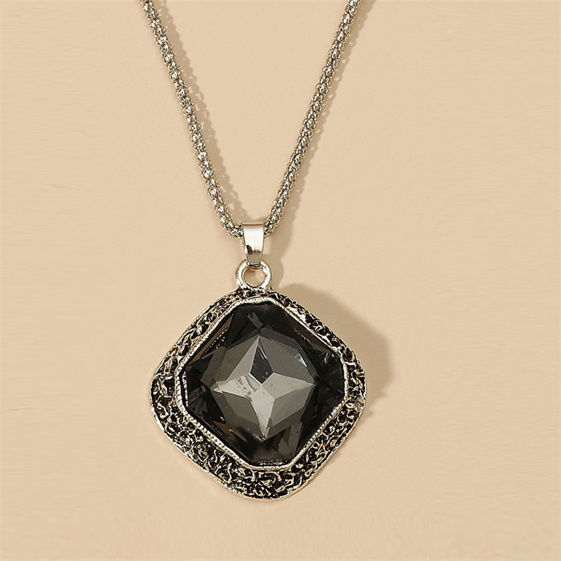 Vintage Style Rhombus Alloy Inlay Glass Women's Pendant Necklace display picture 6