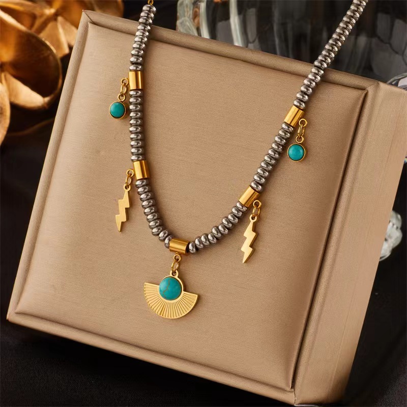 304 Stainless Steel 18K Gold Plated Vintage Style Inlay Round Sector Lightning Resin Necklace display picture 2