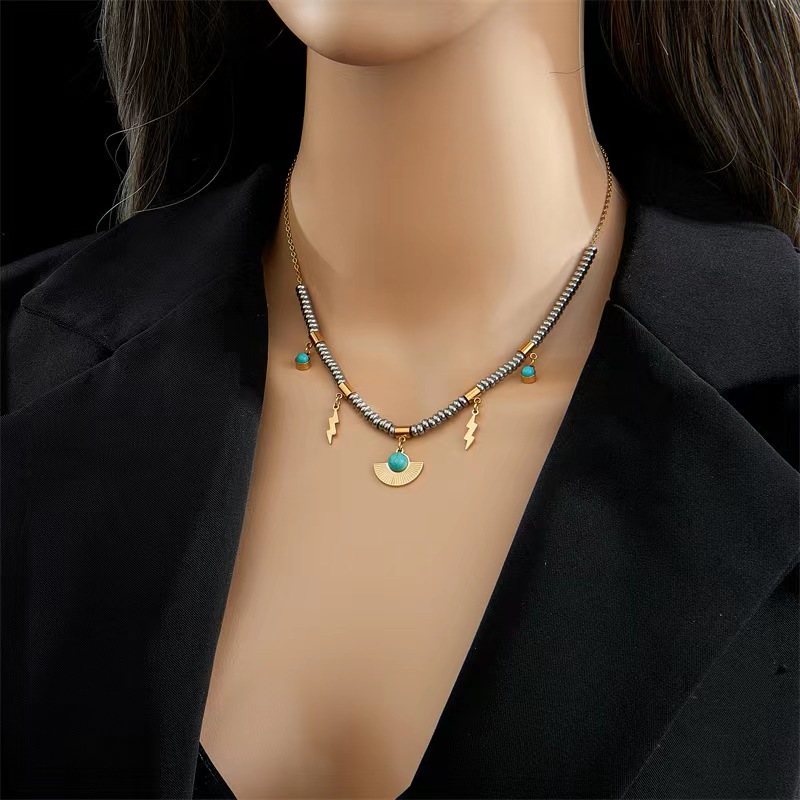 304 Stainless Steel 18K Gold Plated Vintage Style Inlay Round Sector Lightning Resin Necklace display picture 1