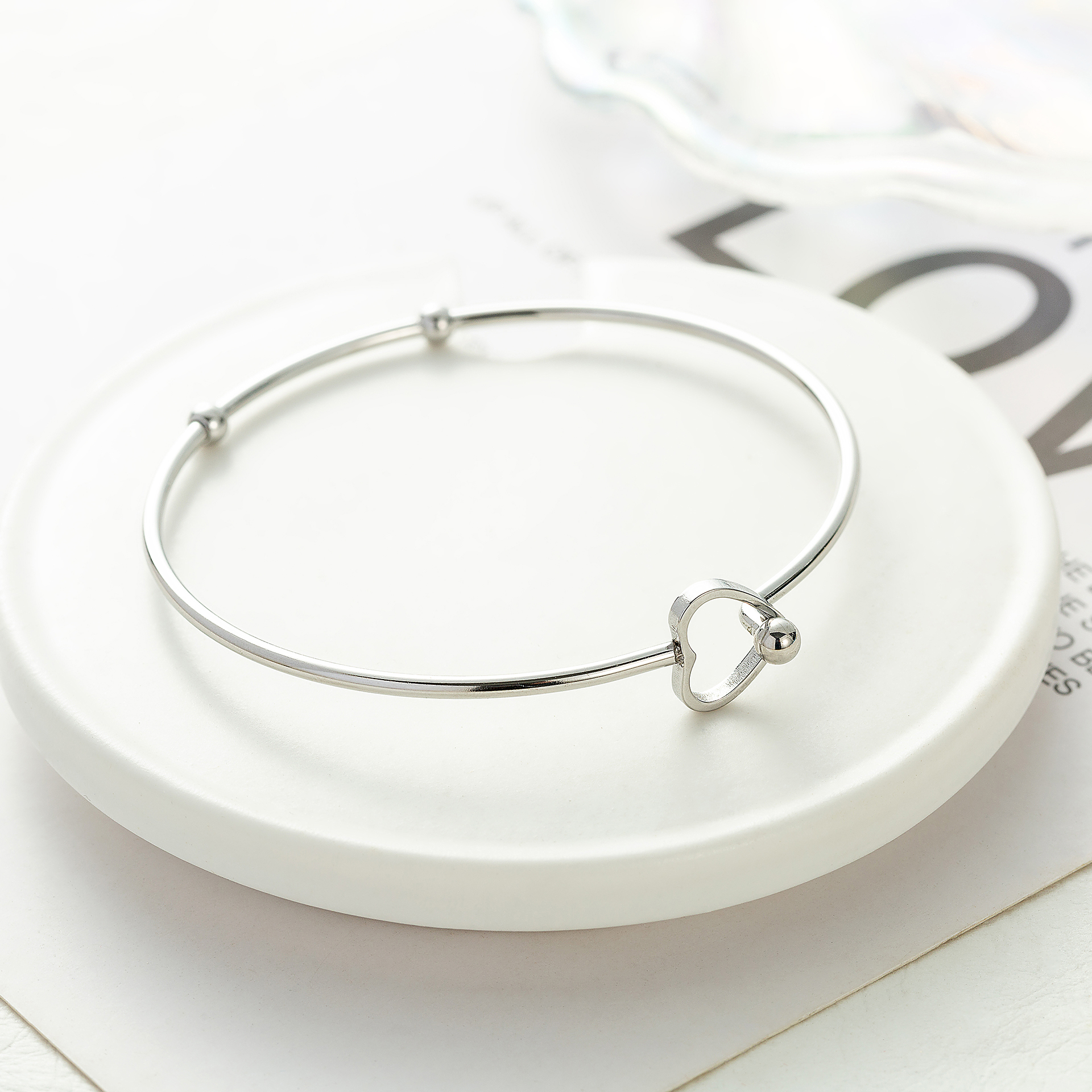 1 Piece Simple Style Heart Shape Stainless Steel Titanium Steel Plating Bangle display picture 5