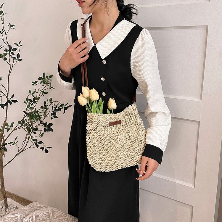Women's Straw Solid Color Basic Vacation Square Zipper Shoulder Bag Beach Bag Straw Bag display picture 6