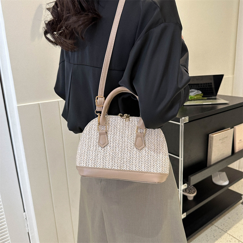 Women's All Seasons Straw Solid Color Classic Style Shell Zipper Shoulder Bag display picture 12