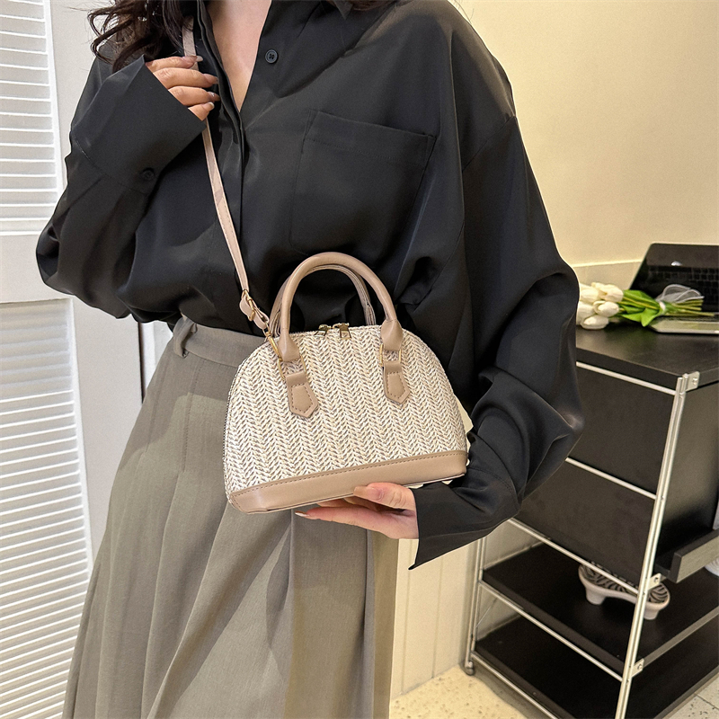 Women's All Seasons Straw Solid Color Classic Style Shell Zipper Shoulder Bag display picture 11