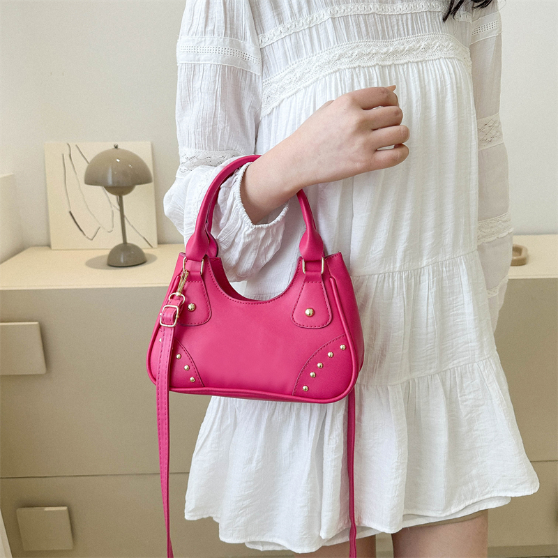 Women's All Seasons Pu Leather Solid Color Basic Square Zipper Shoulder Bag display picture 4