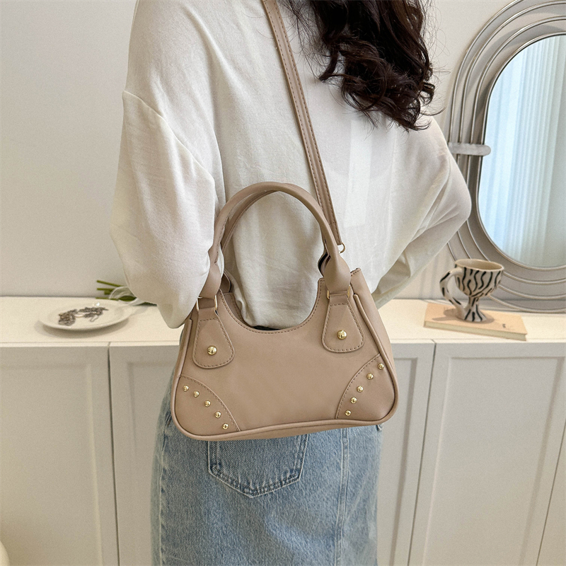 Women's All Seasons Pu Leather Solid Color Basic Square Zipper Shoulder Bag display picture 6