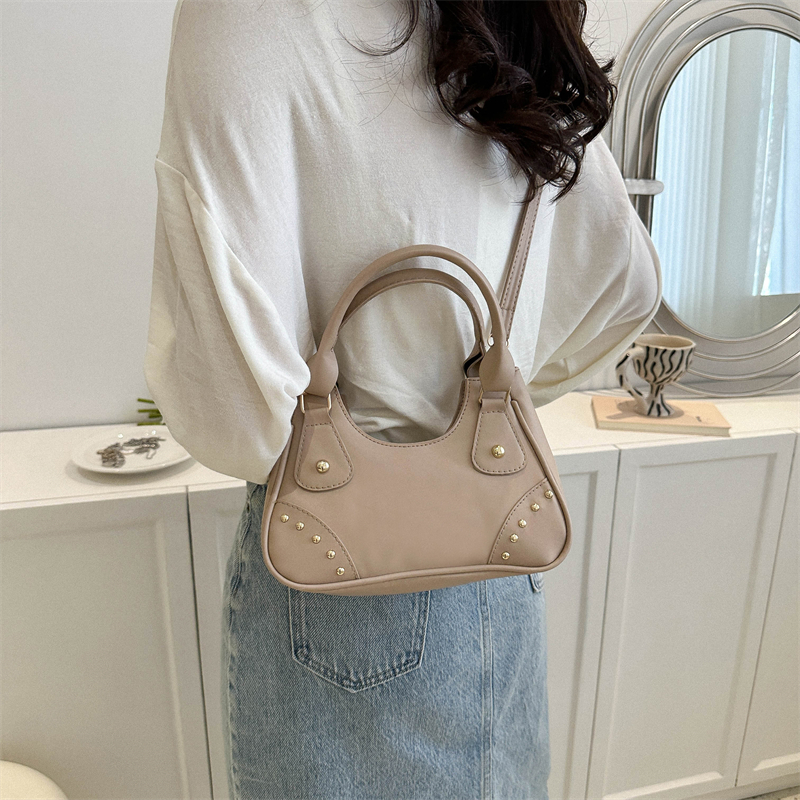 Women's All Seasons Pu Leather Solid Color Basic Square Zipper Shoulder Bag display picture 18