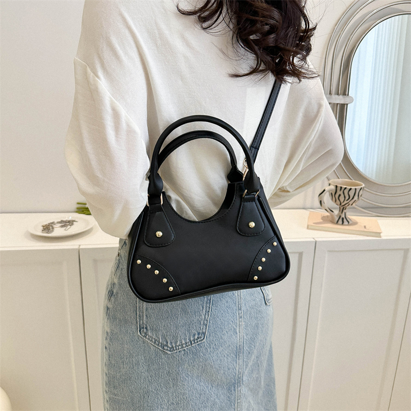 Women's All Seasons Pu Leather Solid Color Basic Square Zipper Shoulder Bag display picture 17