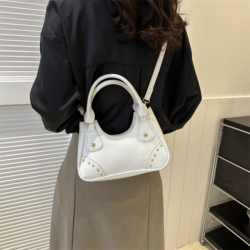 Women's All Seasons Pu Leather Solid Color Basic Square Zipper Shoulder Bag display picture 16