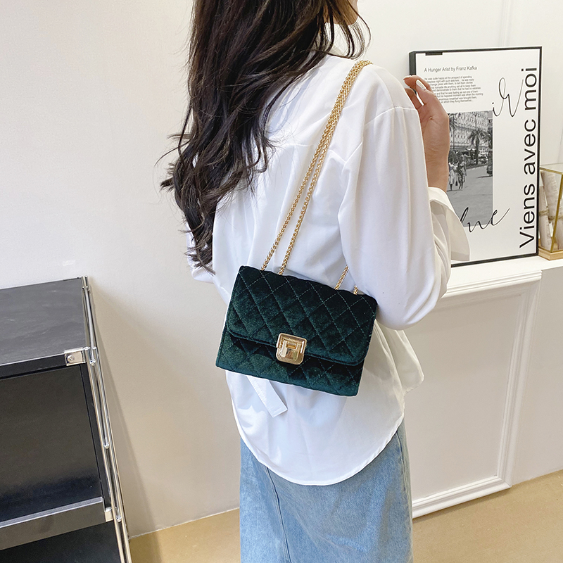 Women's Velvet Cloth Solid Color Classic Style Square Flip Cover Shoulder Bag Crossbody Bag display picture 2