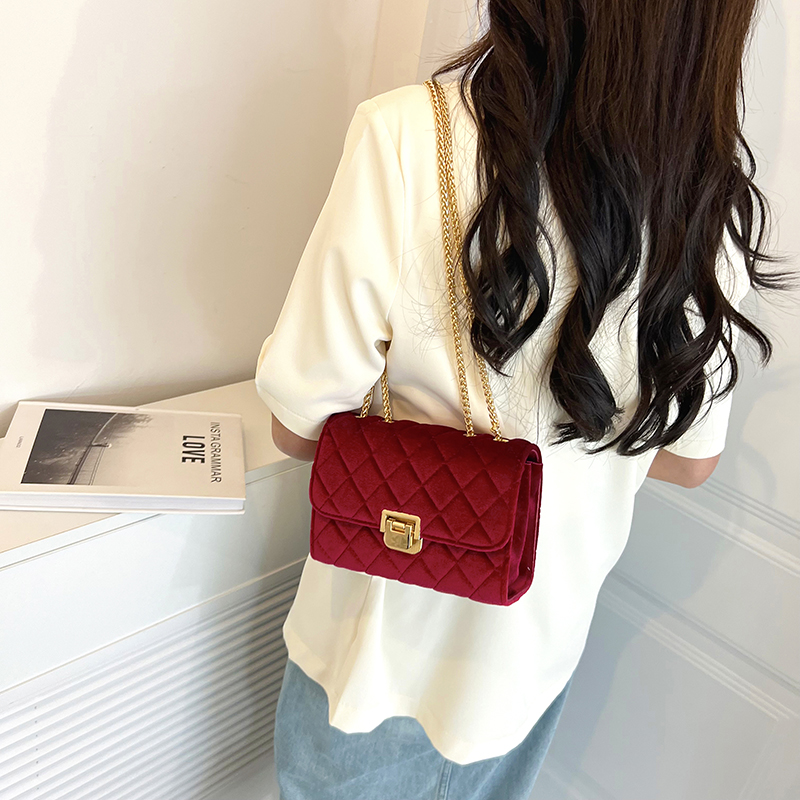 Women's Velvet Cloth Solid Color Classic Style Square Flip Cover Shoulder Bag Crossbody Bag display picture 9