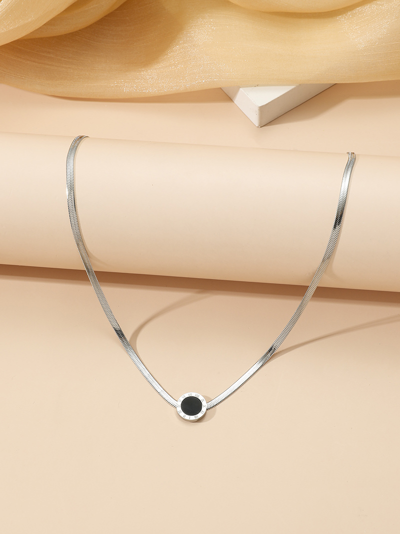 Elegant Number Titanium Steel Polishing Necklace display picture 1