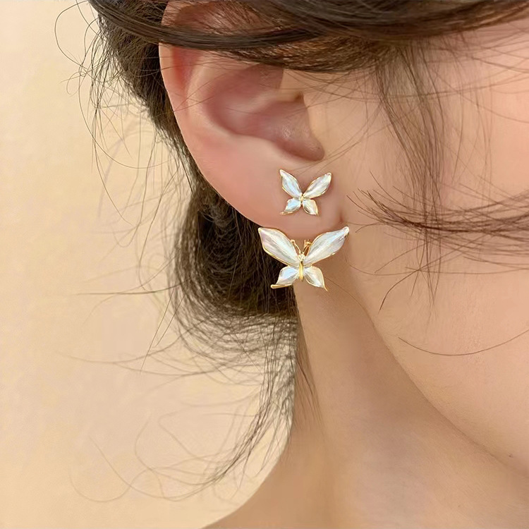 Fairy Style Elegant Vintage Style Butterfly Alloy Women's Ear Studs display picture 5