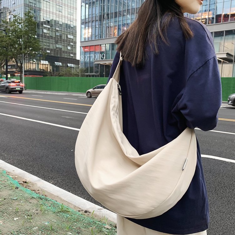 Women's Nylon Oxford Cloth Solid Color Basic Dumpling Shape Zipper Crossbody Bag display picture 6