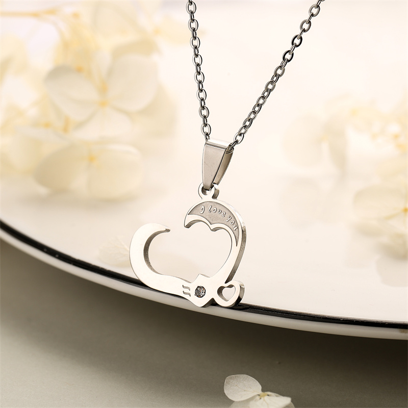 Romantic Heart Shape Stainless Steel Inlay Rhinestones Pendant Necklace display picture 2