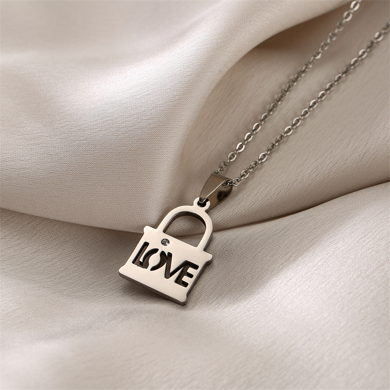 Romantic Heart Shape Stainless Steel Inlay Rhinestones Pendant Necklace display picture 3