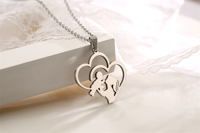 Mama Human Heart Shape Stainless Steel Plating Pendant Necklace display picture 12