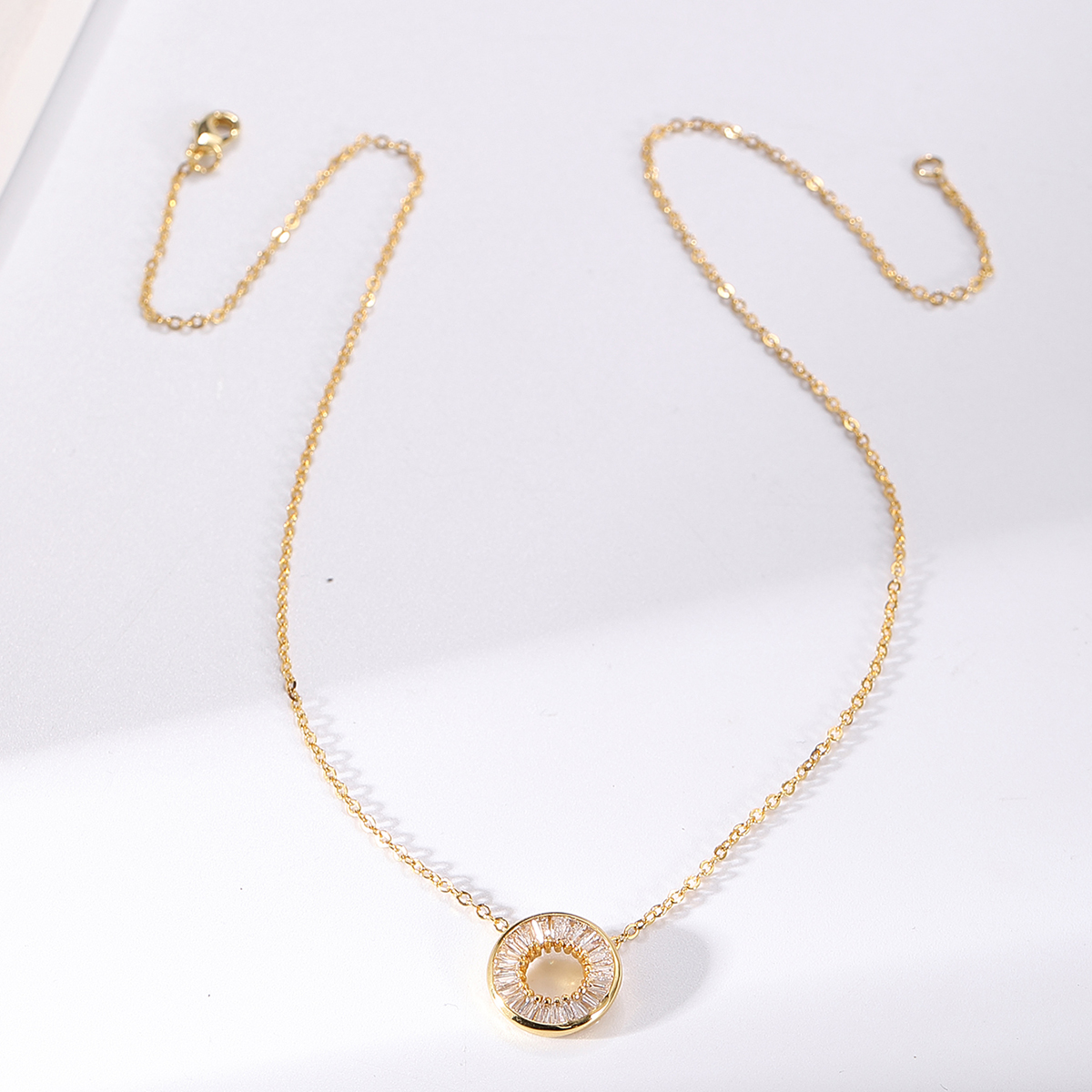 Classic Style Circle Copper 18k Gold Plated Zircon Pendant Necklace In Bulk display picture 4