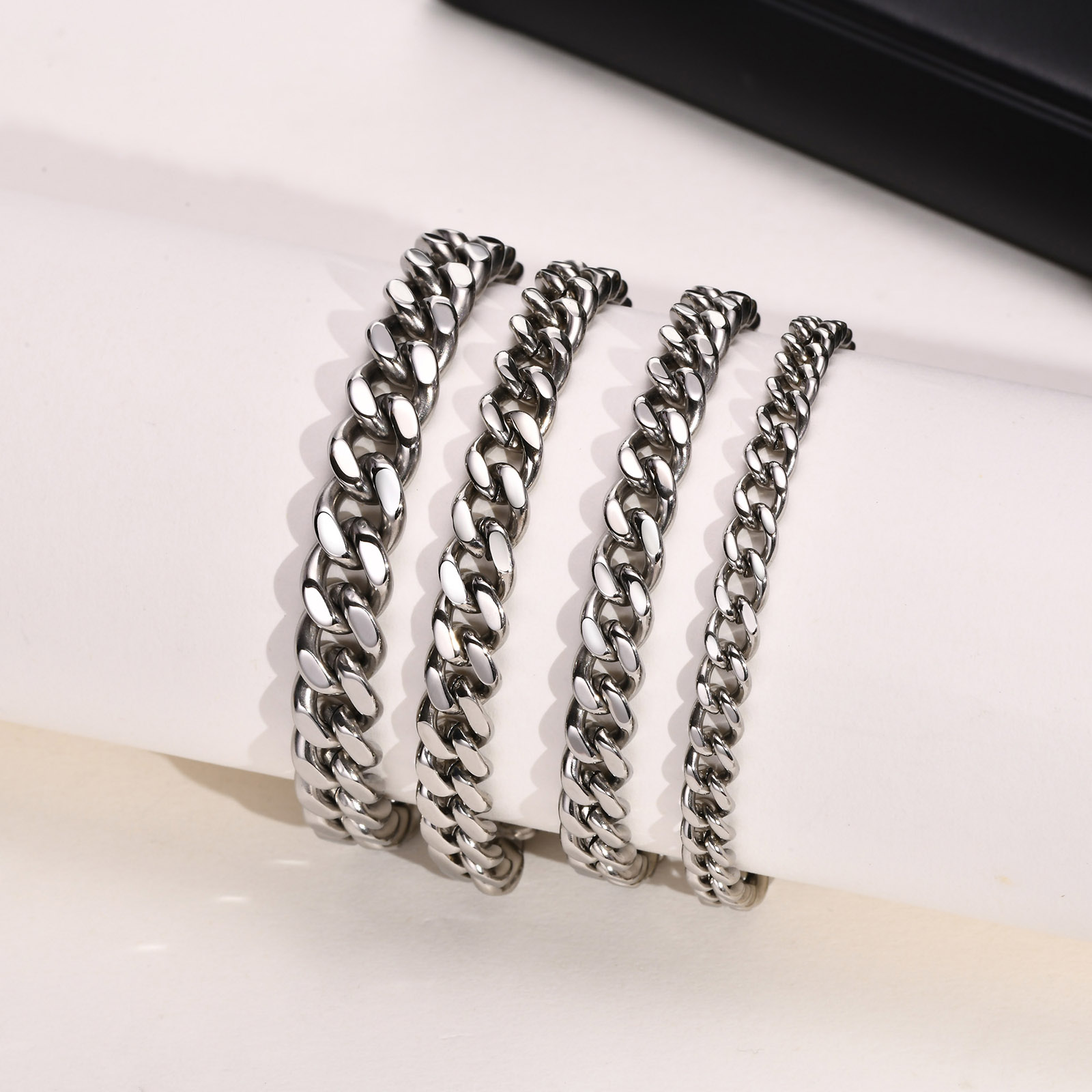 Simple Style Solid Color 201 Stainless Steel Men'S Bracelets display picture 7