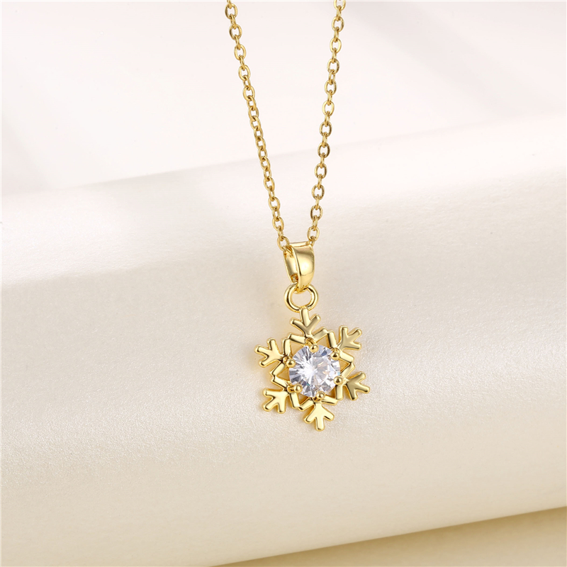 Fashion Round Heart Shape Snowflake Stainless Steel Titanium Steel Plating Inlay Zircon 18k Gold Plated Gold Plated Pendant Necklace display picture 2