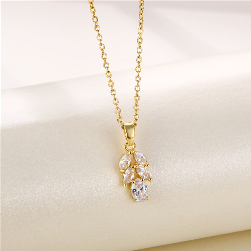 Fashion Round Heart Shape Snowflake Stainless Steel Titanium Steel Plating Inlay Zircon 18k Gold Plated Gold Plated Pendant Necklace display picture 3