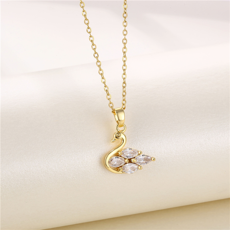 Fashion Round Heart Shape Snowflake Stainless Steel Titanium Steel Plating Inlay Zircon 18k Gold Plated Gold Plated Pendant Necklace display picture 11