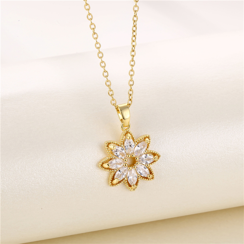 Fashion Round Heart Shape Snowflake Stainless Steel Titanium Steel Plating Inlay Zircon 18k Gold Plated Gold Plated Pendant Necklace display picture 13