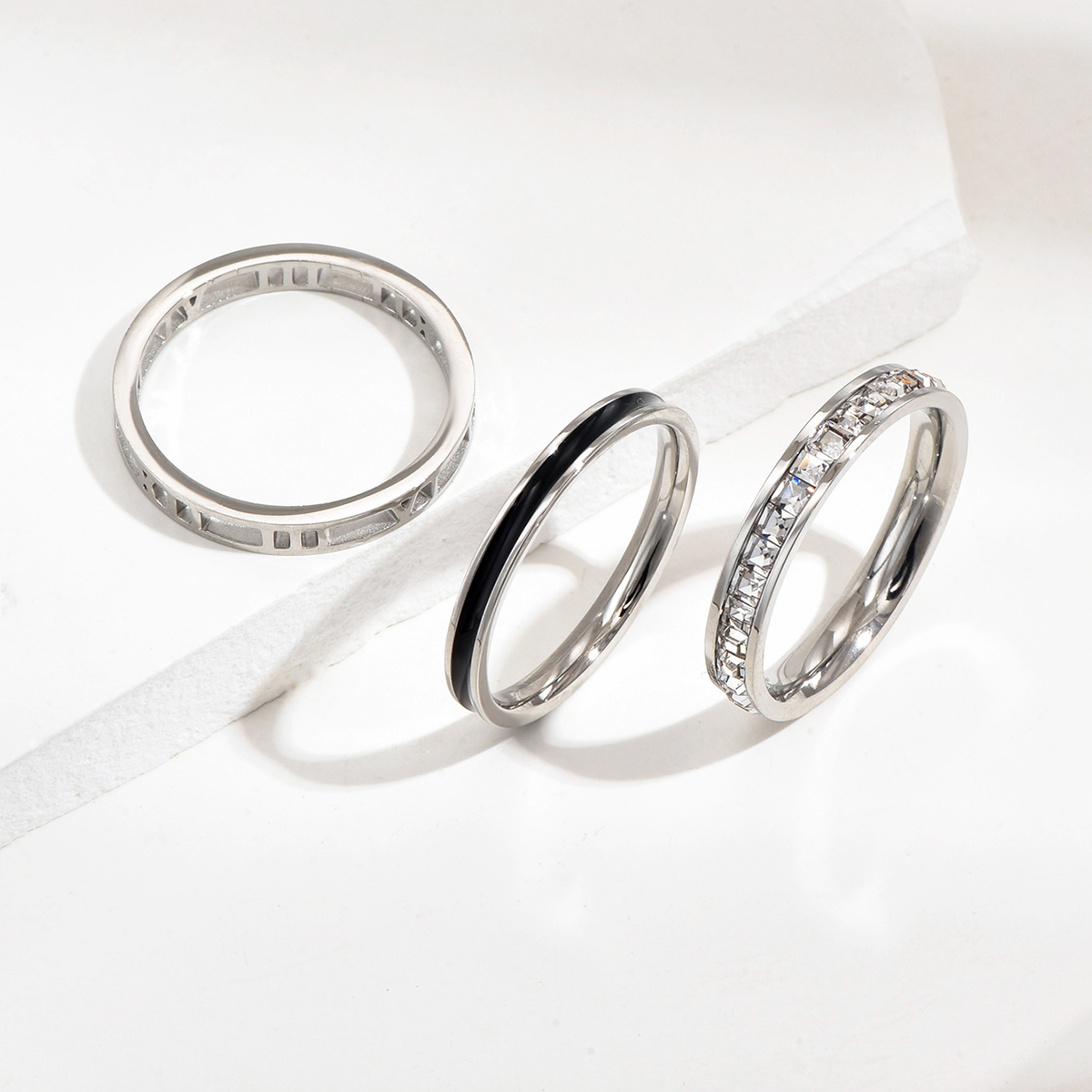 Simple Style Circle Stainless Steel Enamel Hollow Out Inlay Rhinestones Rings display picture 3