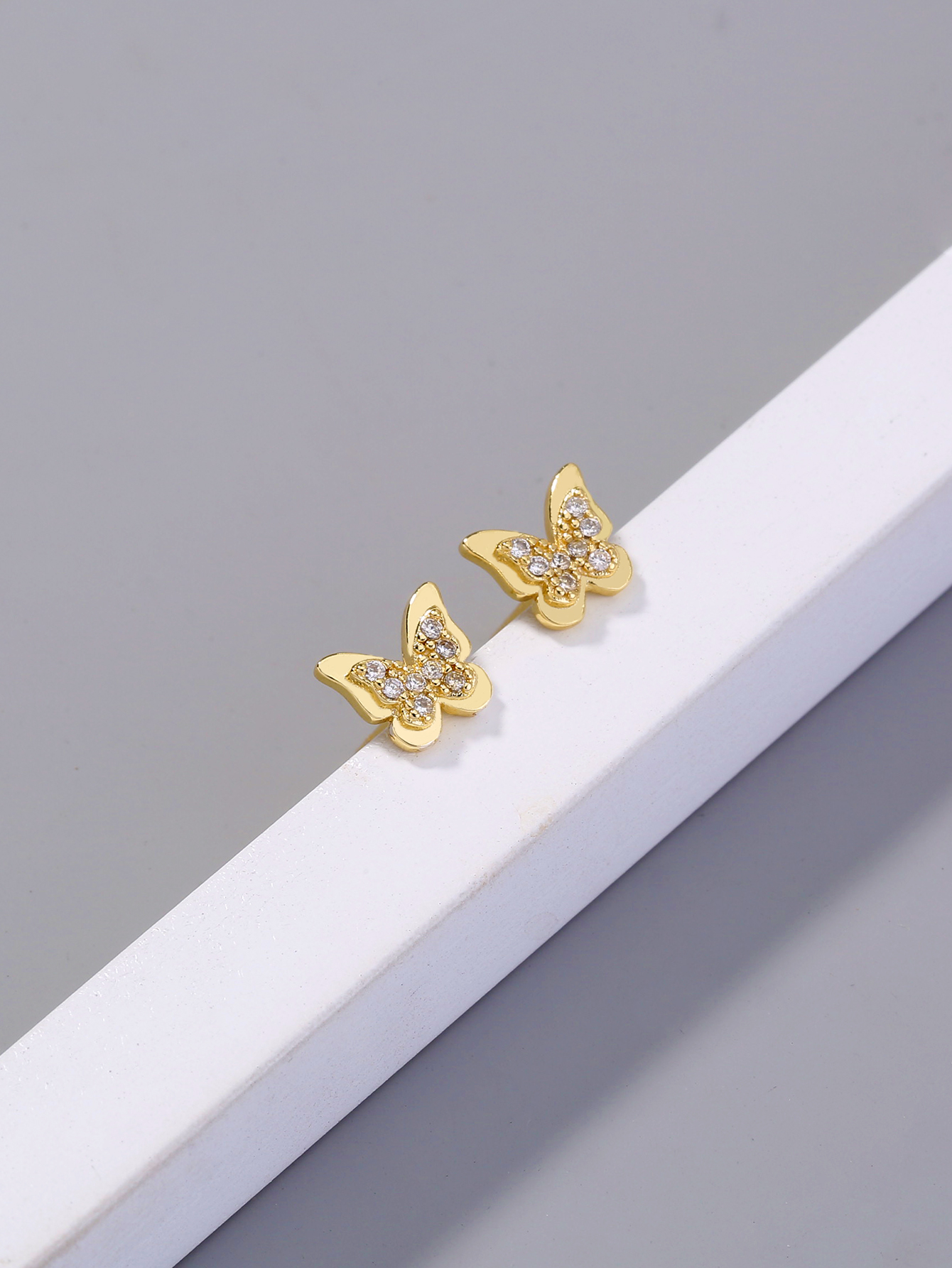 1 Paire Élégant Mode Papillon Le Cuivre Incruster Zircon Boucles D'oreilles display picture 3