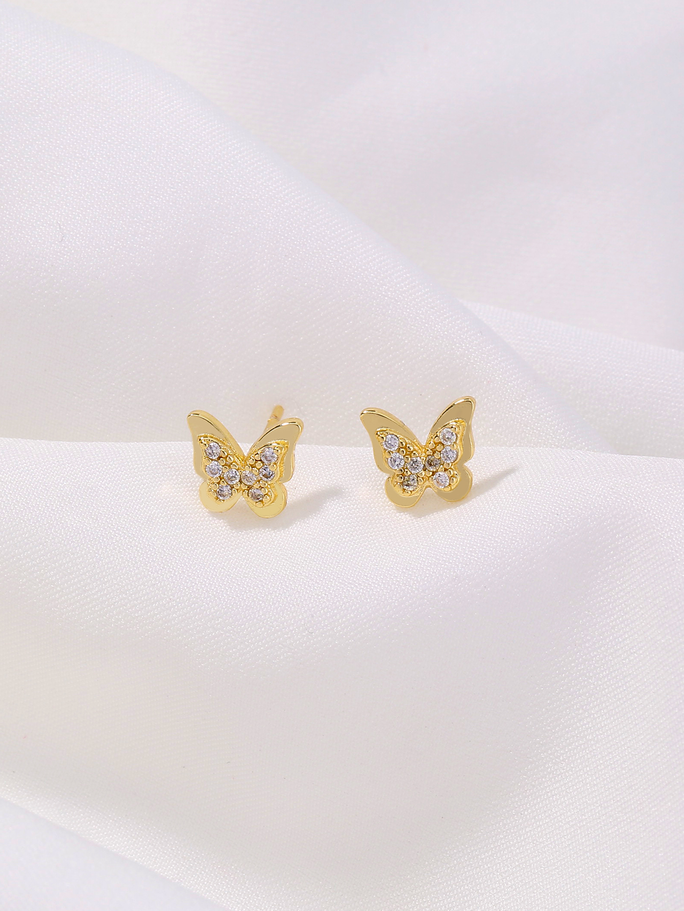 1 Pair Elegant Fashion Butterfly Copper Inlay Zircon Ear Studs display picture 4