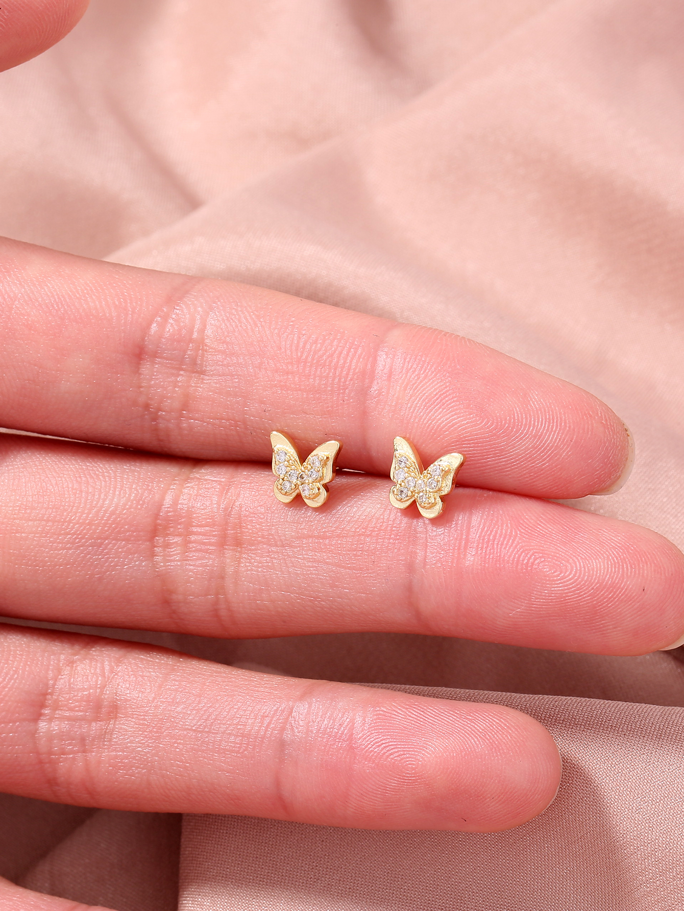 1 Pair Elegant Fashion Butterfly Copper Inlay Zircon Ear Studs display picture 5