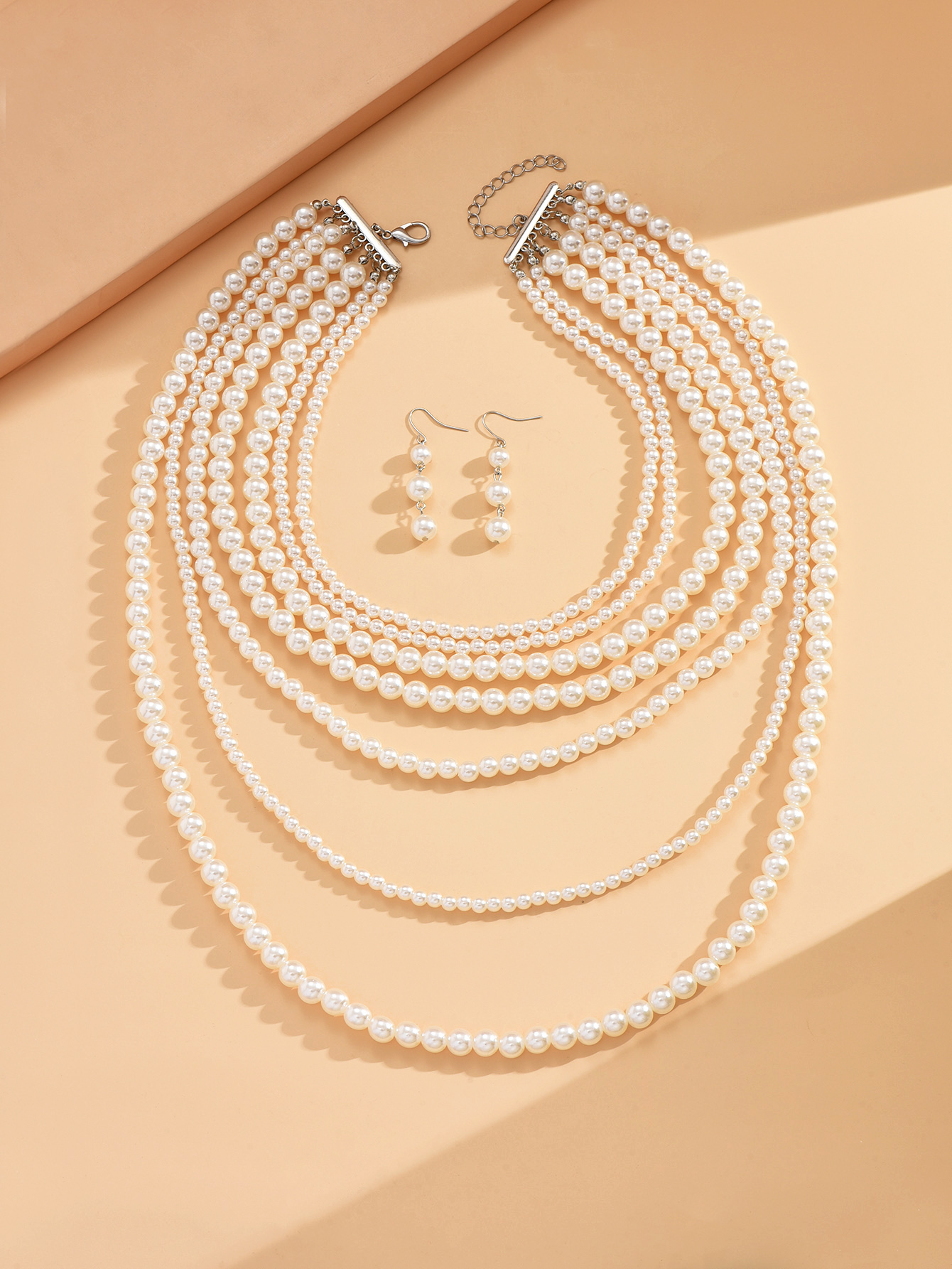 Simple Style Round Plastic Wholesale Layered Necklaces display picture 4