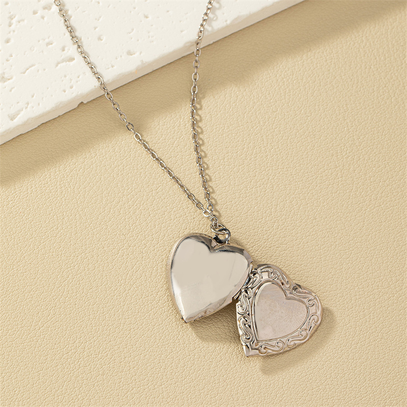 1 Piece Simple Style Heart Shape Alloy Plating Women's Pendant Necklace display picture 2