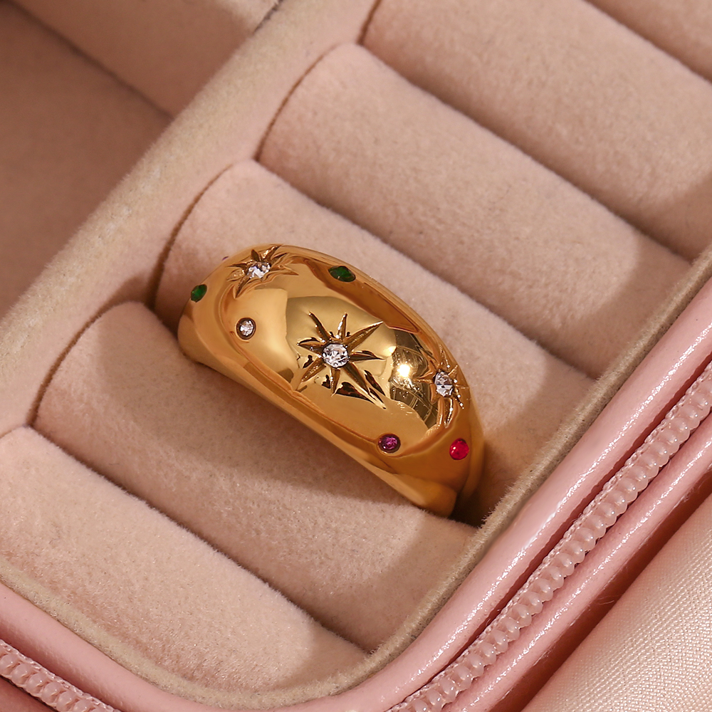 Europäische Und Amerikanische Ins Mode Persönlichkeit Armband Schmuck Edelstahl Überzogen 18 Karat Gold Kuppel Eingelegter Stein Farbiger Diamant Stern Ring display picture 4
