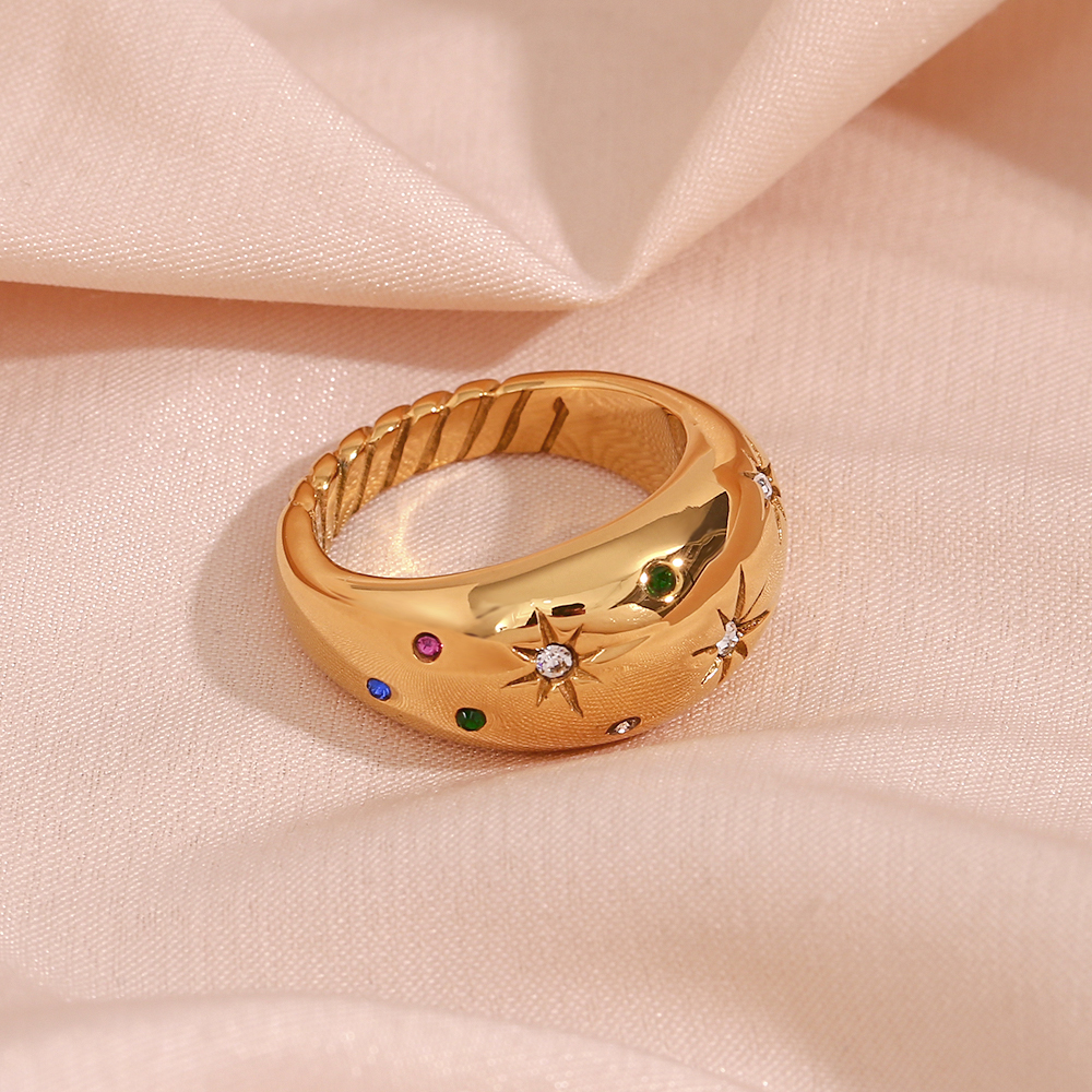 Europäische Und Amerikanische Ins Mode Persönlichkeit Armband Schmuck Edelstahl Überzogen 18 Karat Gold Kuppel Eingelegter Stein Farbiger Diamant Stern Ring display picture 1