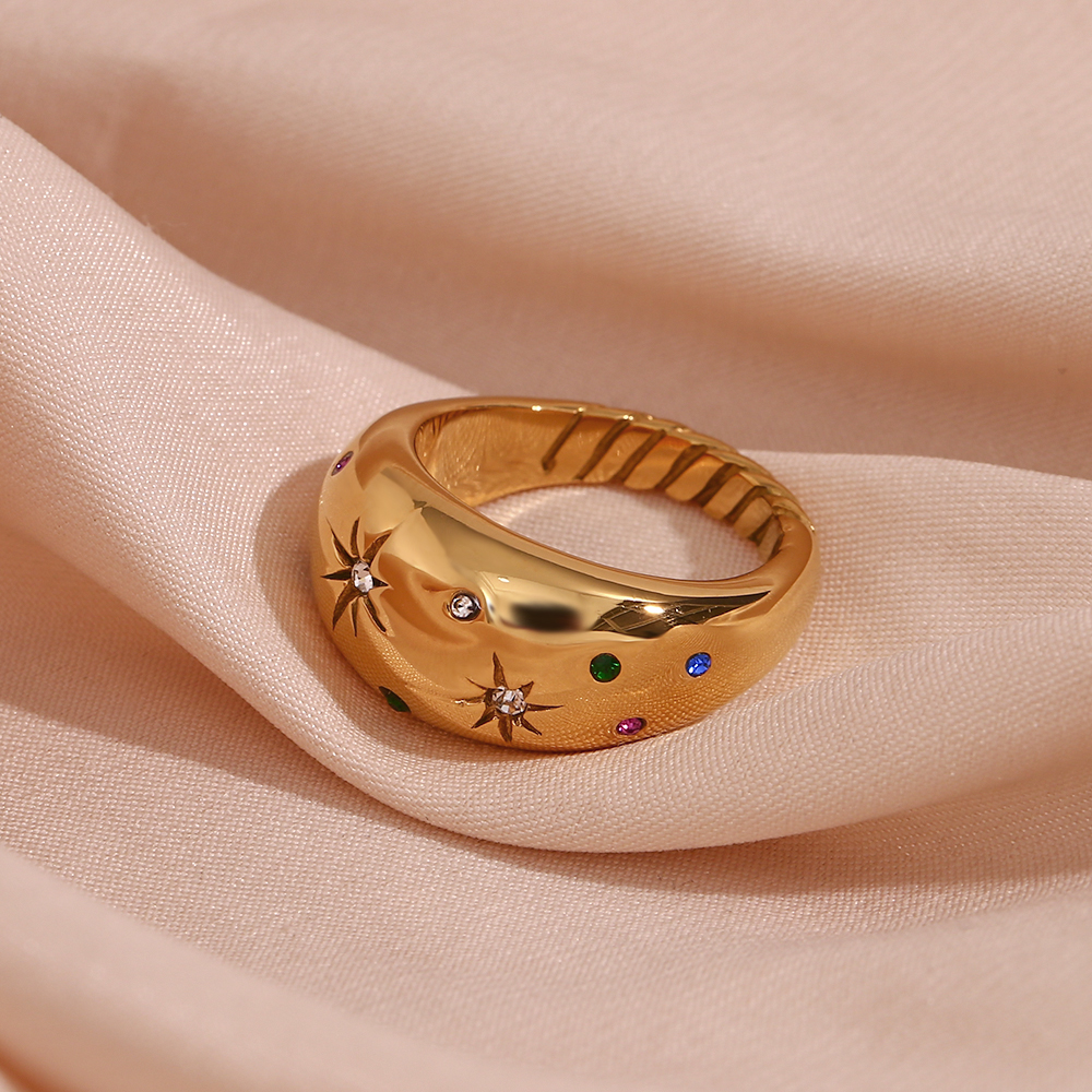 Europäische Und Amerikanische Ins Mode Persönlichkeit Armband Schmuck Edelstahl Überzogen 18 Karat Gold Kuppel Eingelegter Stein Farbiger Diamant Stern Ring display picture 9