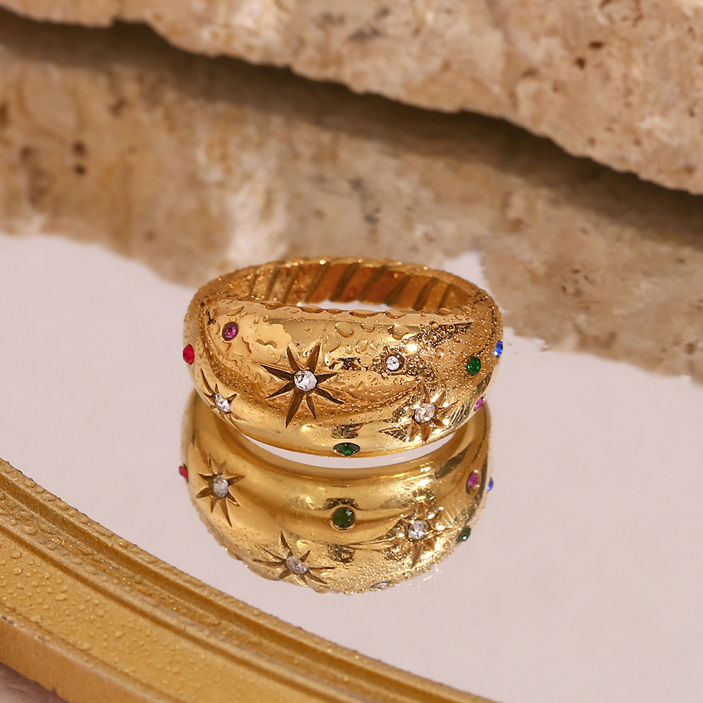 Europäische Und Amerikanische Ins Mode Persönlichkeit Armband Schmuck Edelstahl Überzogen 18 Karat Gold Kuppel Eingelegter Stein Farbiger Diamant Stern Ring display picture 5