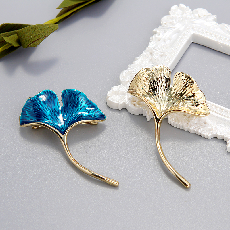 Retro Ginkgo Leaf Alloy Unisex Brooches display picture 3