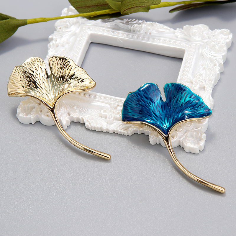 Retro Ginkgo Leaf Alloy Unisex Brooches display picture 6