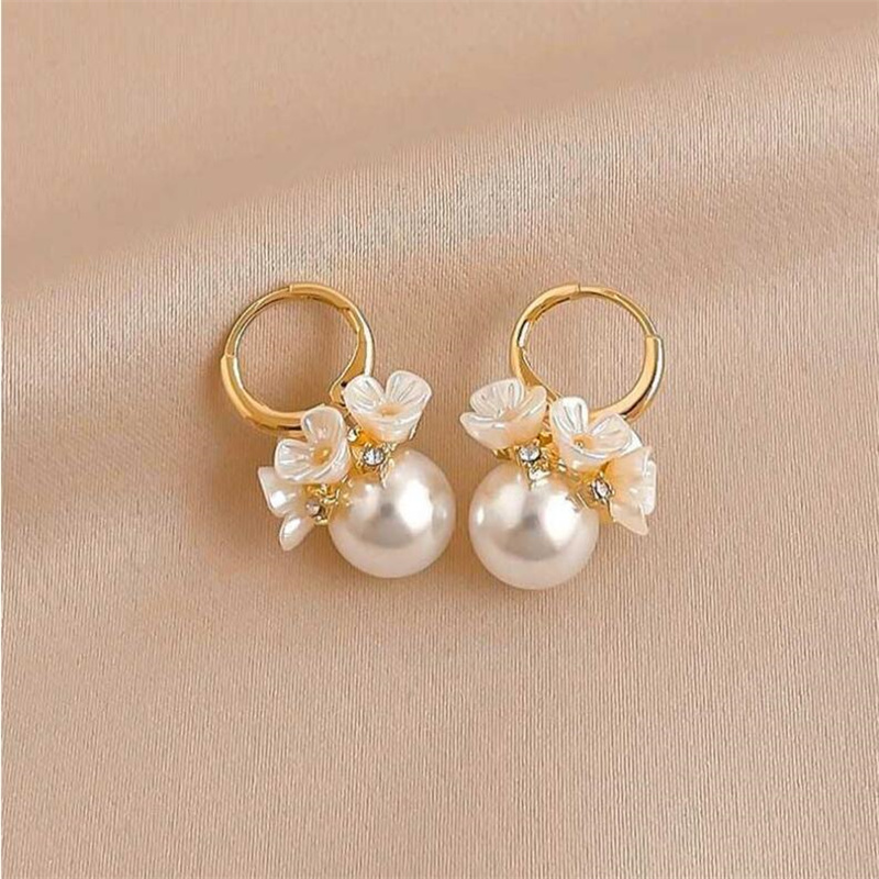 Elegant Streetwear Flower Imitation Pearl Alloy Inlay Artificial Rhinestones Women's Drop Earrings display picture 4