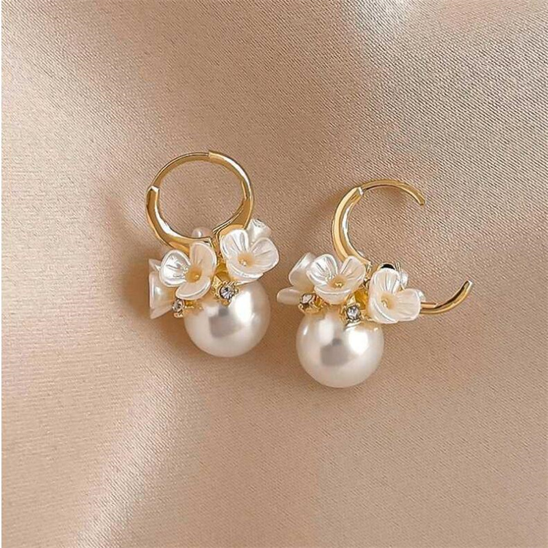 Elegant Streetwear Flower Imitation Pearl Alloy Inlay Artificial Rhinestones Women's Drop Earrings display picture 3