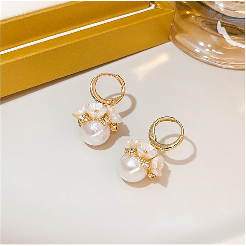 Elegant Streetwear Flower Imitation Pearl Alloy Inlay Artificial Rhinestones Women's Drop Earrings display picture 8