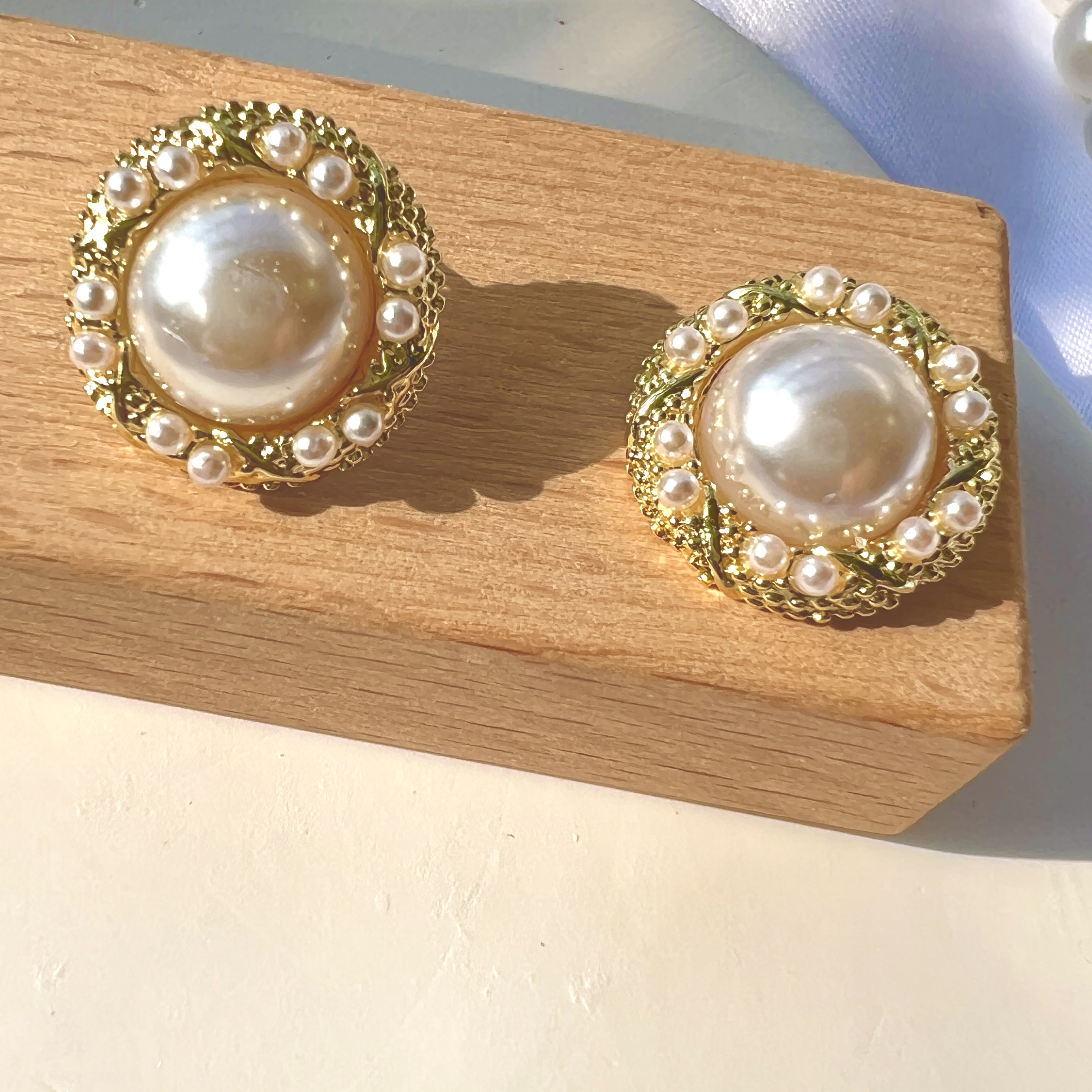 Elegant Vintage Style Round Alloy Plating Inlay Pearl Gold Plated Women's Ear Studs display picture 2