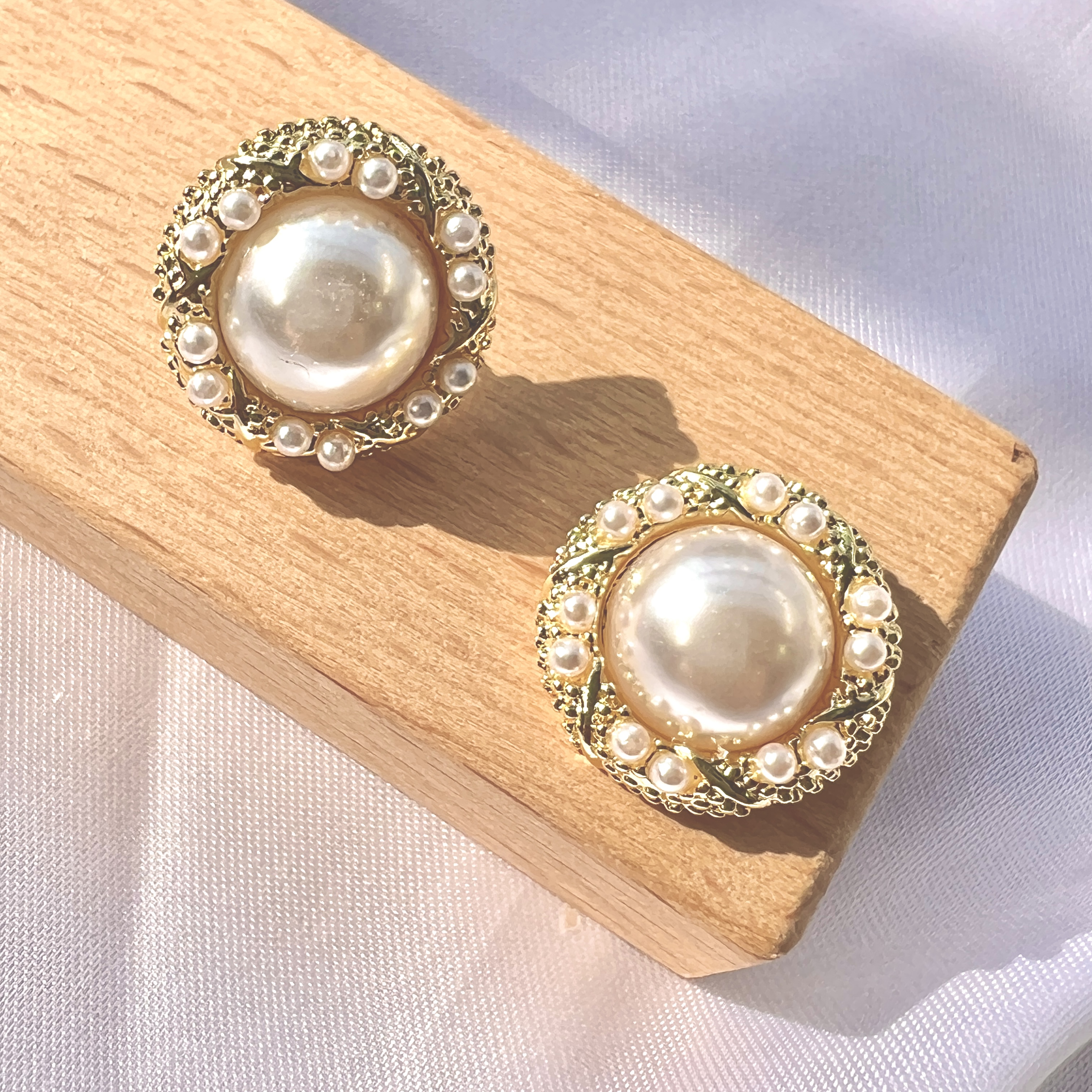 Elegant Vintage Style Round Alloy Plating Inlay Pearl Gold Plated Women's Ear Studs display picture 4